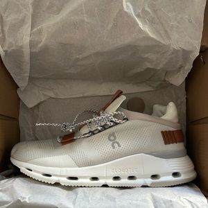 Women’s 8 On sneaker NWT